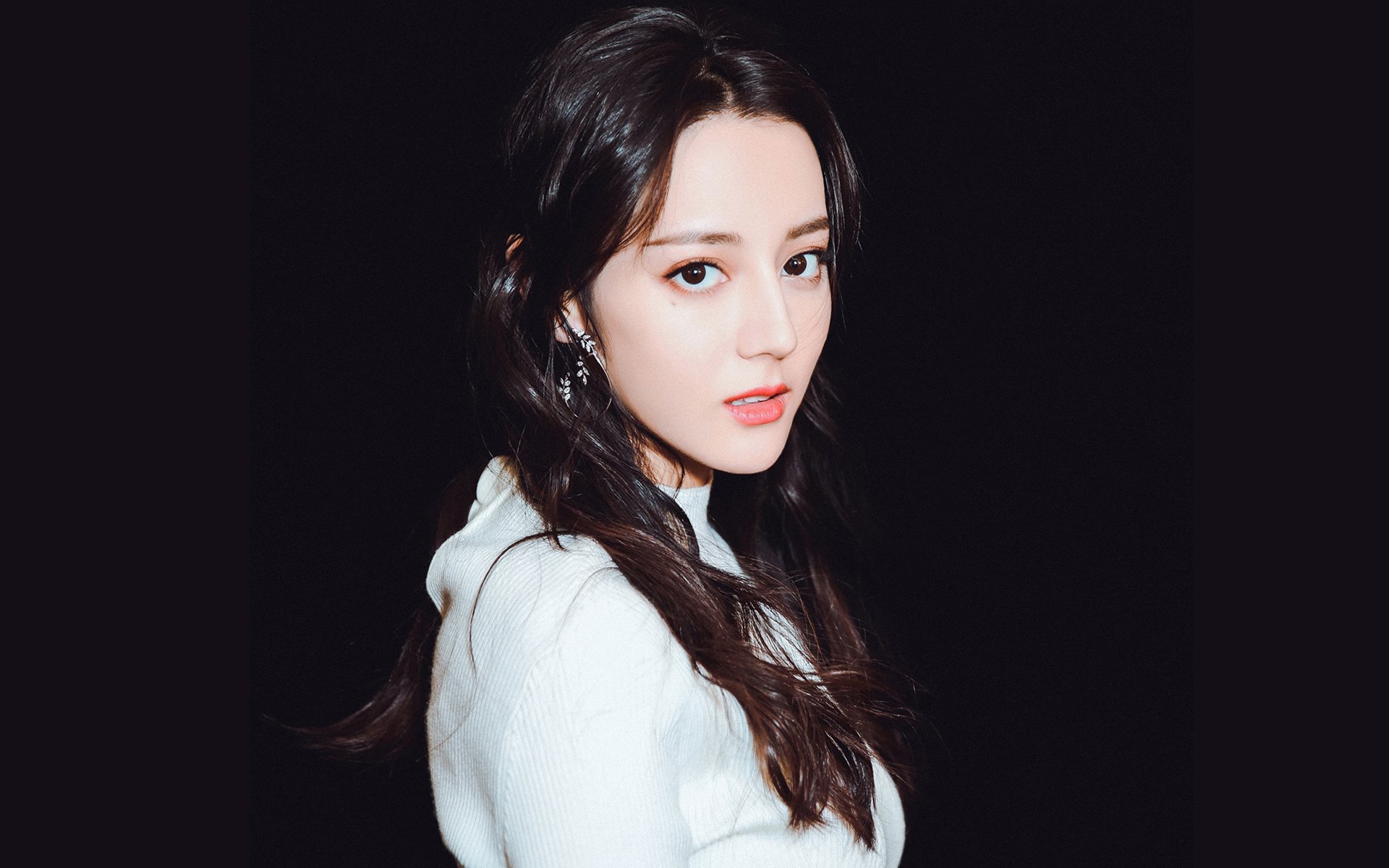 熊猫体育平台安全-曼联球迷横幅致敬退役传奇球星,曼联退役球衣号码