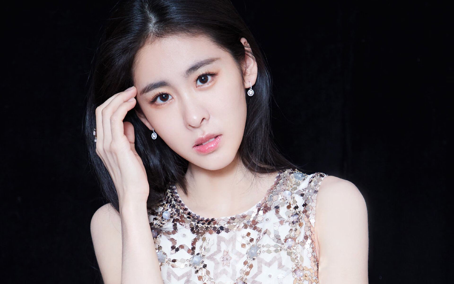 熊猫体育下载-球衣号码悼念仪式感动全场，致敬篮球传奇，球衣号码的意义篮球